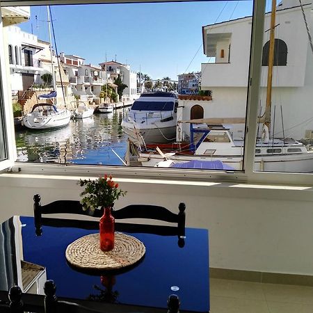 אמפוריבראבה Waterside Apartment - Two Bedroom חדר תמונה