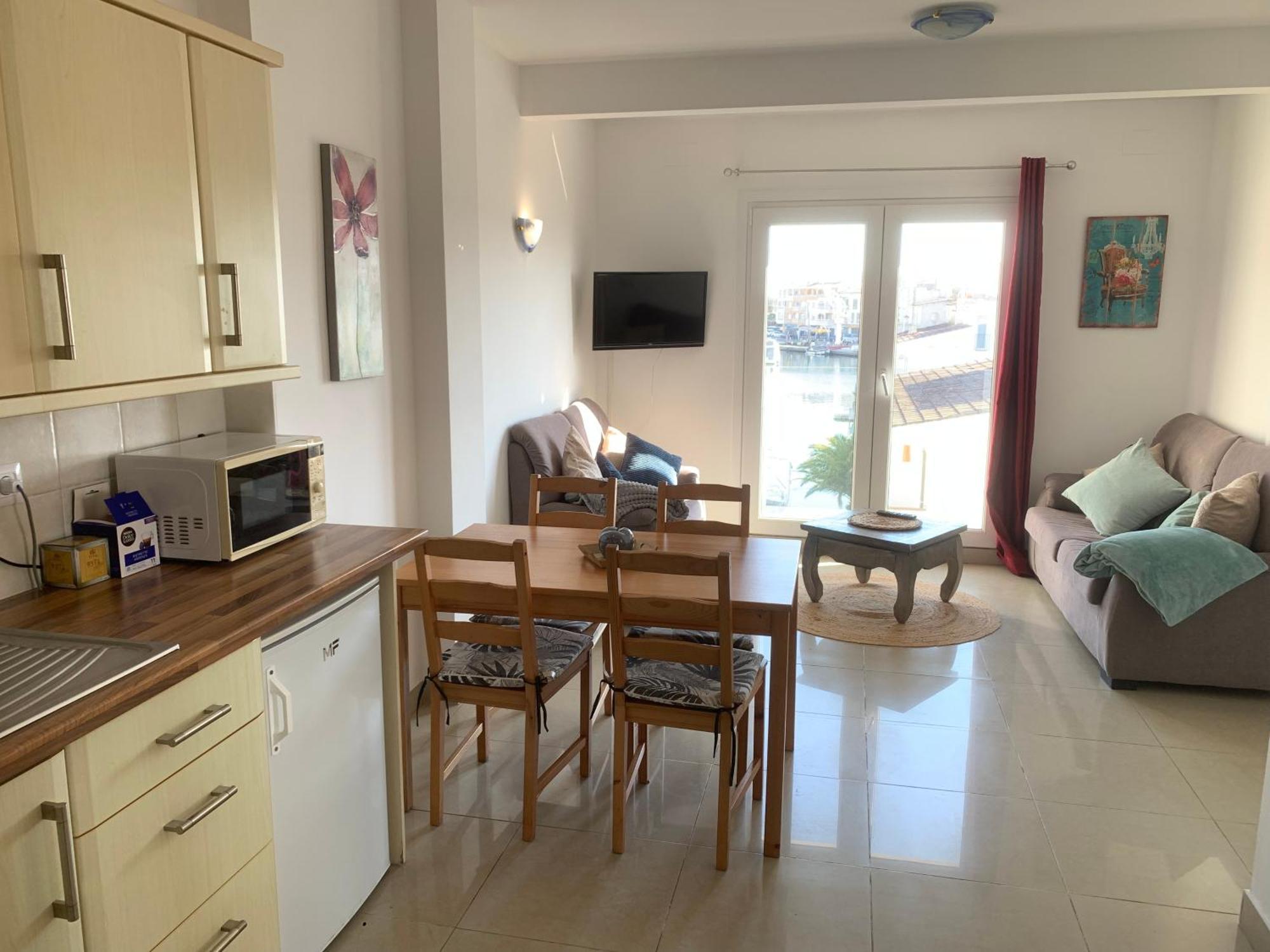 אמפוריבראבה Waterside Apartment - Two Bedroom מראה חיצוני תמונה