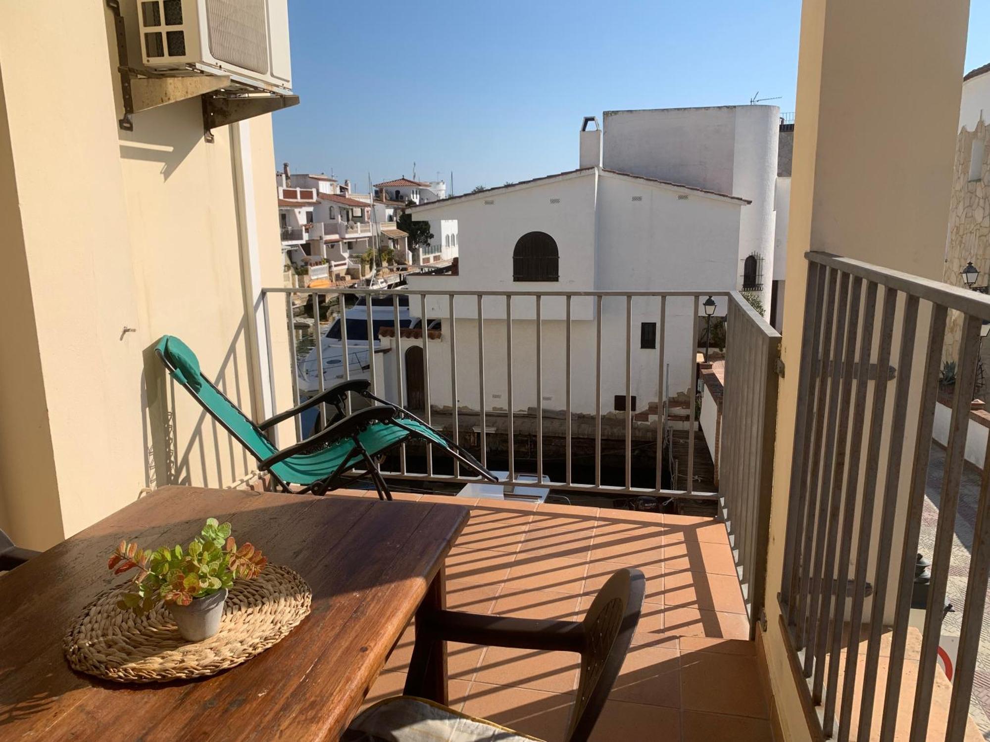 אמפוריבראבה Waterside Apartment - Two Bedroom מראה חיצוני תמונה