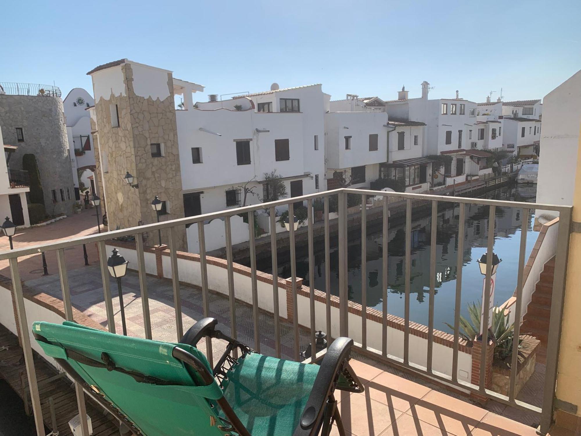 אמפוריבראבה Waterside Apartment - Two Bedroom מראה חיצוני תמונה