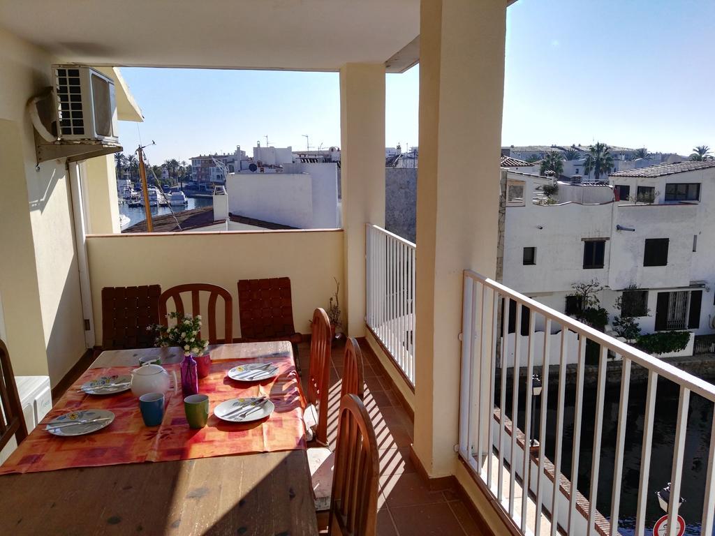 אמפוריבראבה Waterside Apartment - Two Bedroom חדר תמונה