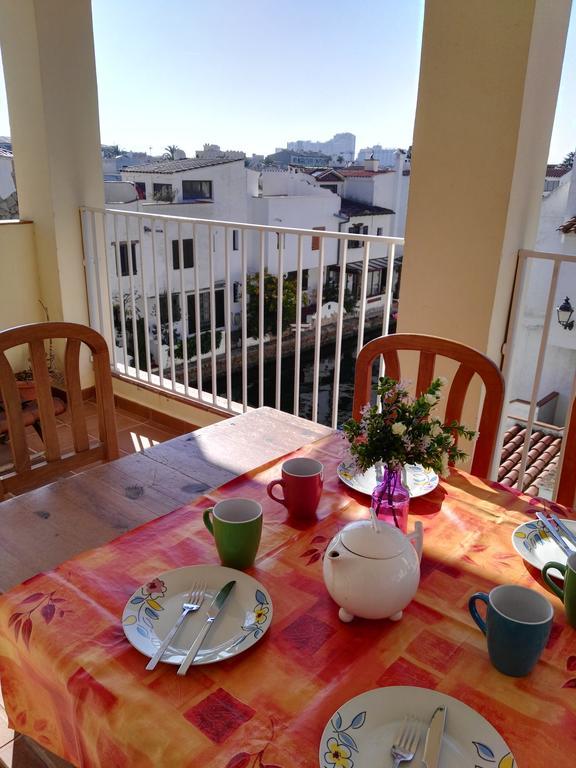אמפוריבראבה Waterside Apartment - Two Bedroom חדר תמונה