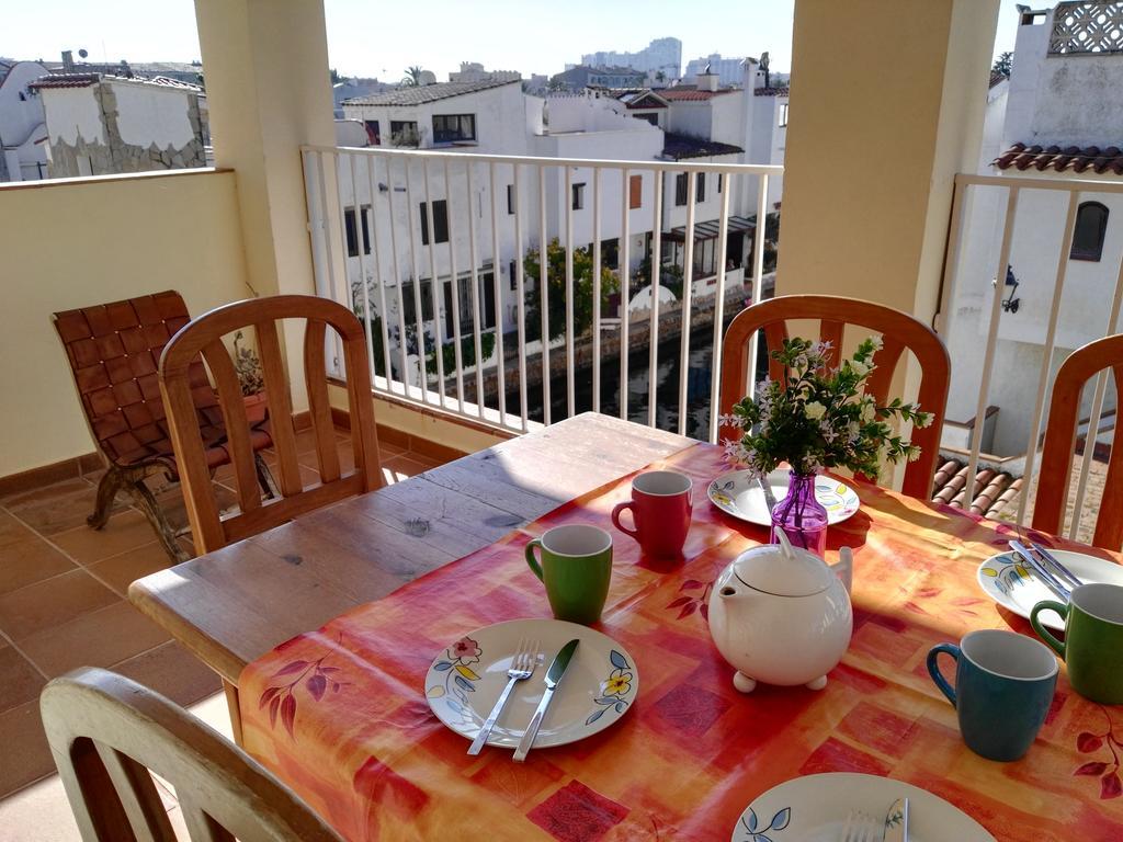 אמפוריבראבה Waterside Apartment - Two Bedroom חדר תמונה