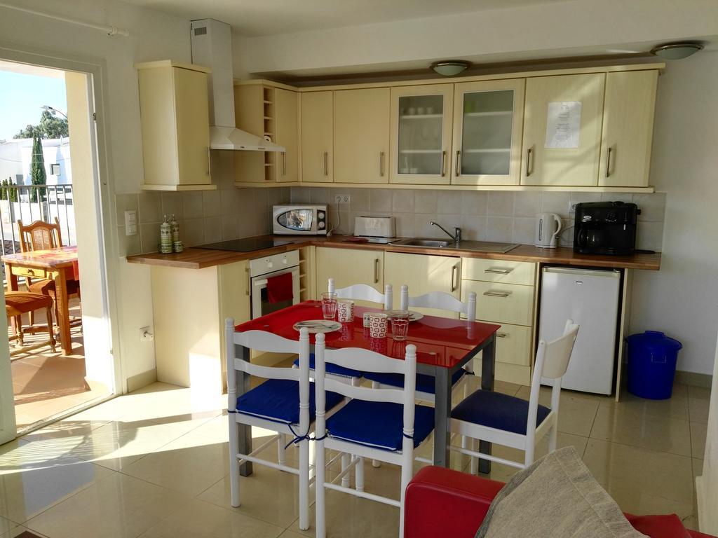 אמפוריבראבה Waterside Apartment - Two Bedroom חדר תמונה