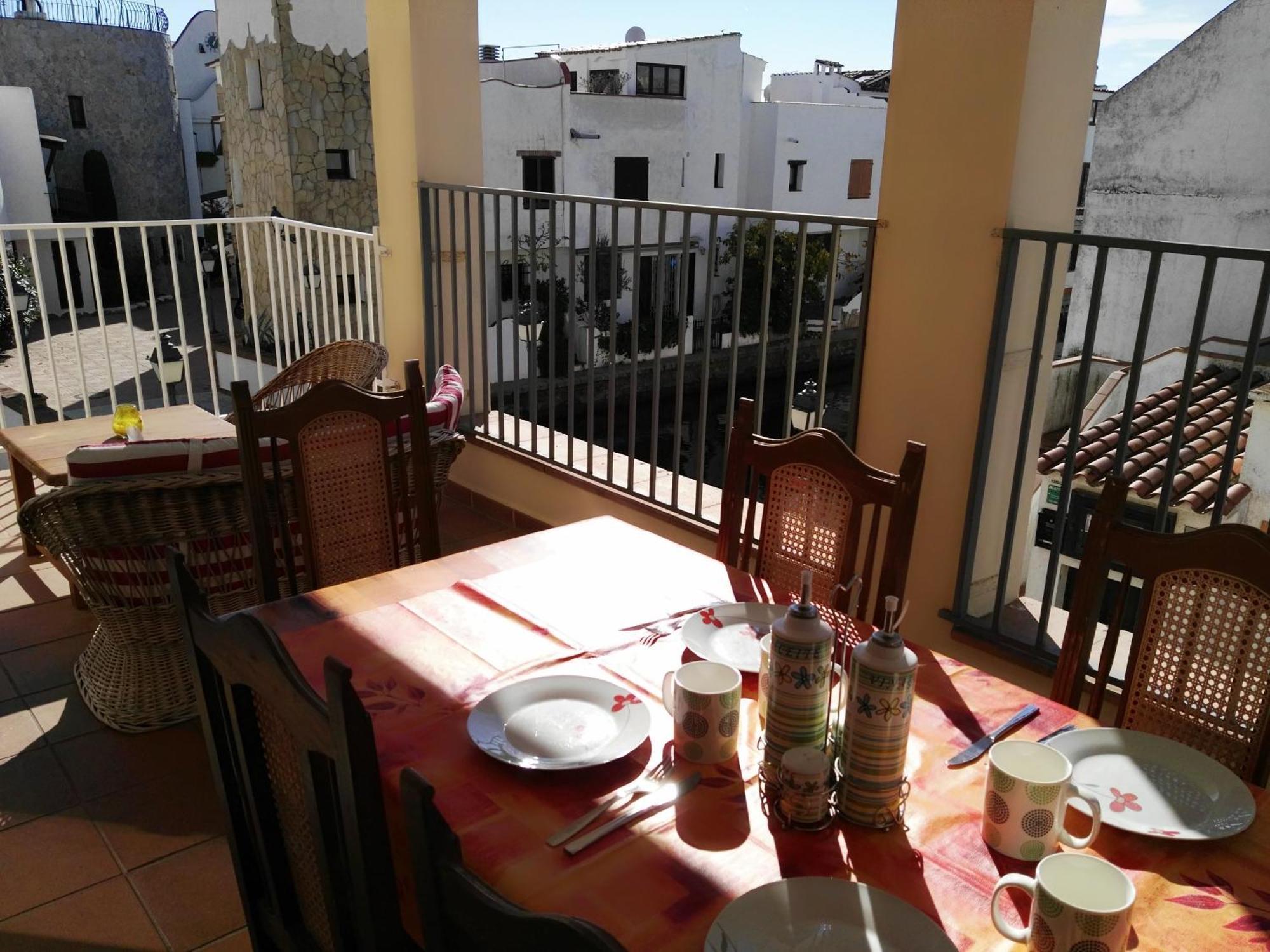 אמפוריבראבה Waterside Apartment - Two Bedroom מראה חיצוני תמונה
